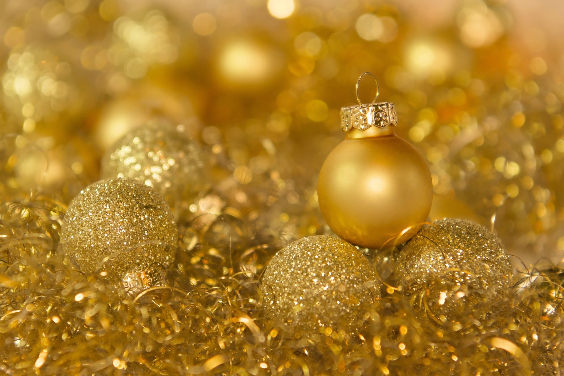 gold christmas balls