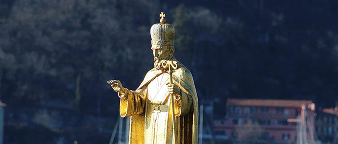 St Nicolas Statue